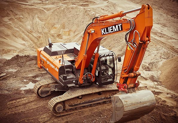 挖土机操作安全培训：保障工人安全